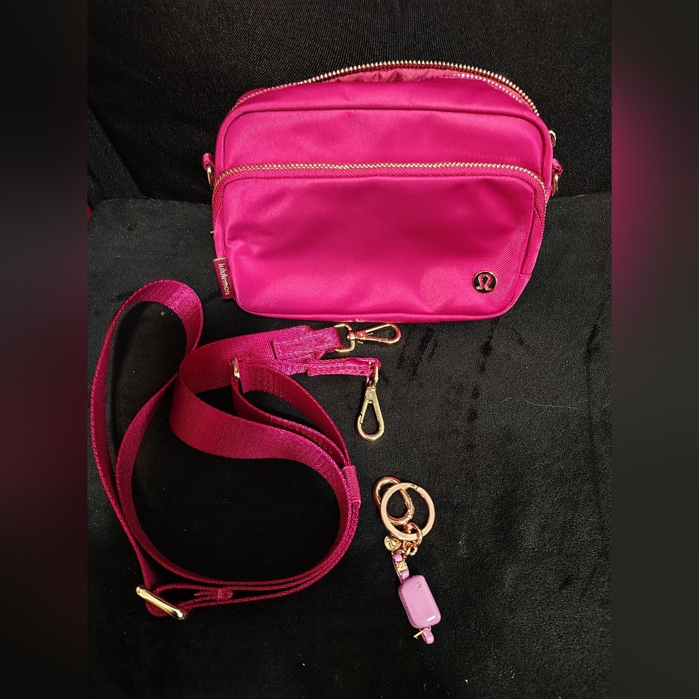 Lululemon Berry Rumble Everywhere 2L Crossbody Bag Purse And Charm